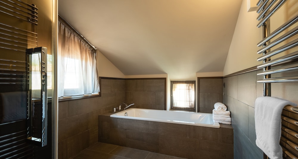 Suite - Photo 5
