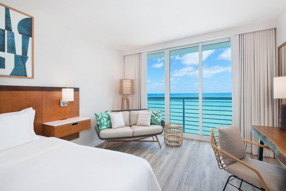 Premium Room, 1 King Bed, Ocean View - Photo 2