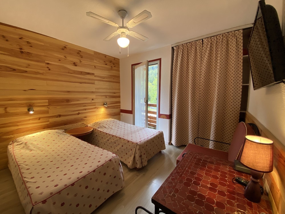 Economy Room, 2 Twin Beds photo 3