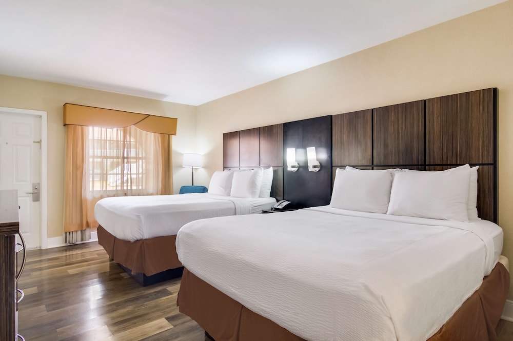 Standard Room, 2 Queen Beds, Accessible, Non Smoking - Photo 6