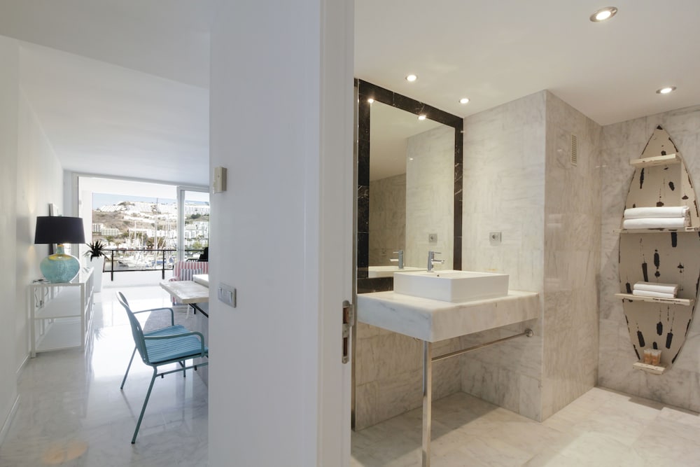 Standard Suite (3 Adults and 1 Child)