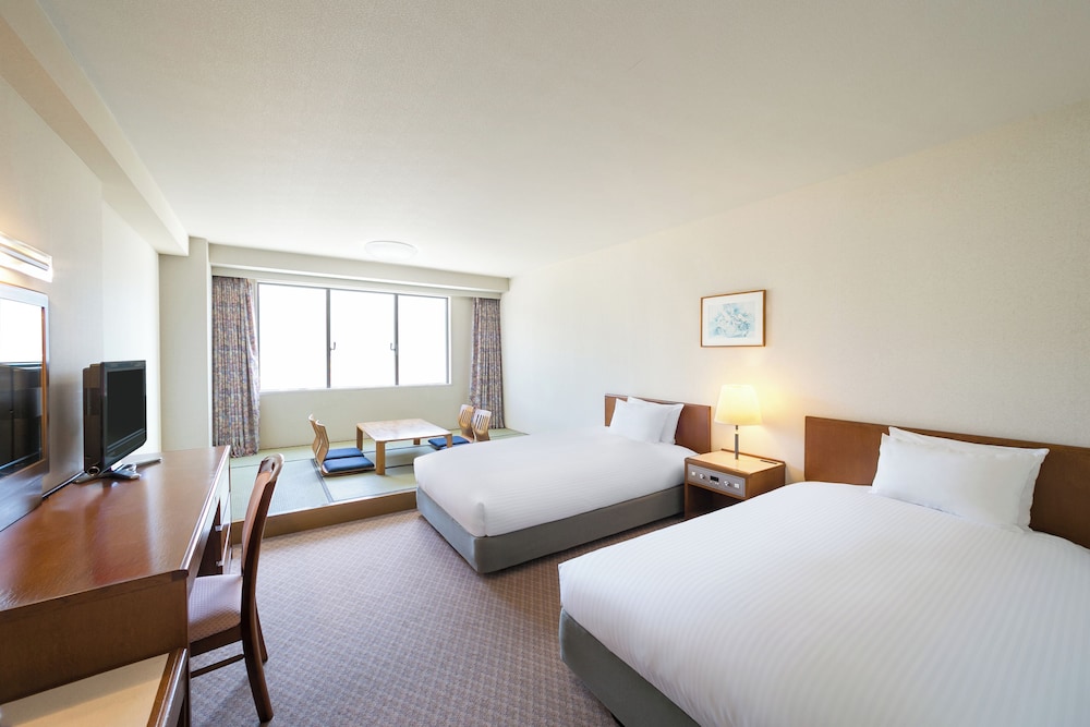 Classic Room, Japanese-Western style, 2 singlebeds and 3 futon beds, Lake view