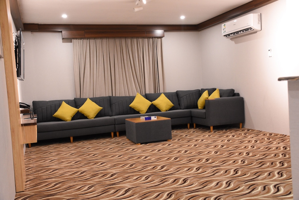 Royal Suite, 2 Bedrooms photo 3