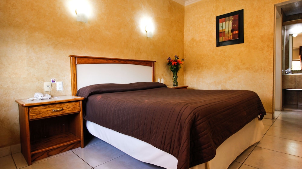 Deluxe Double Room, 2 Queen Beds photo 2