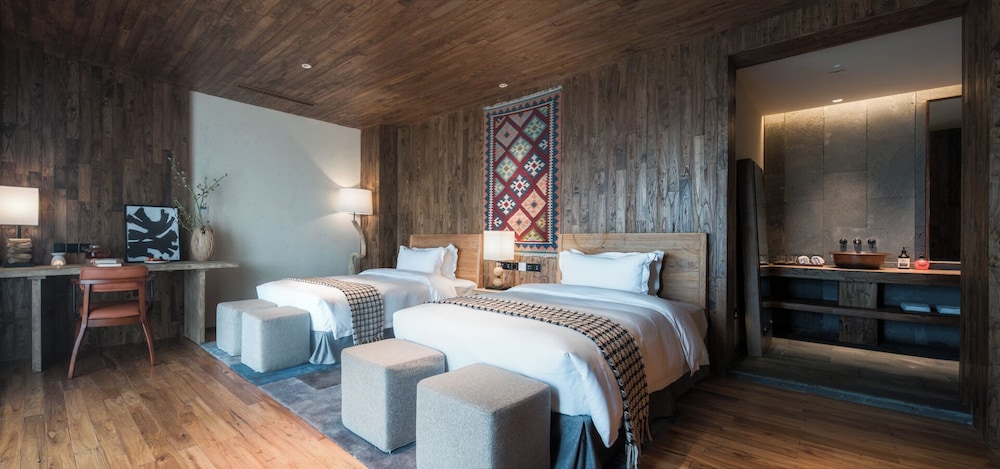 Superior Twin Room, Mountain View