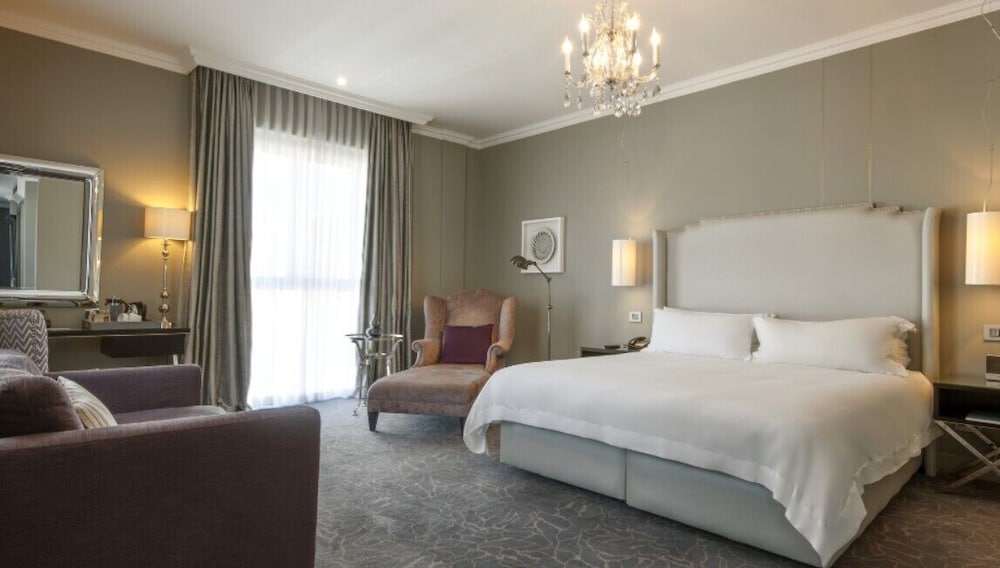 Premium Room, 1 King Bed, Mountain View photo 1