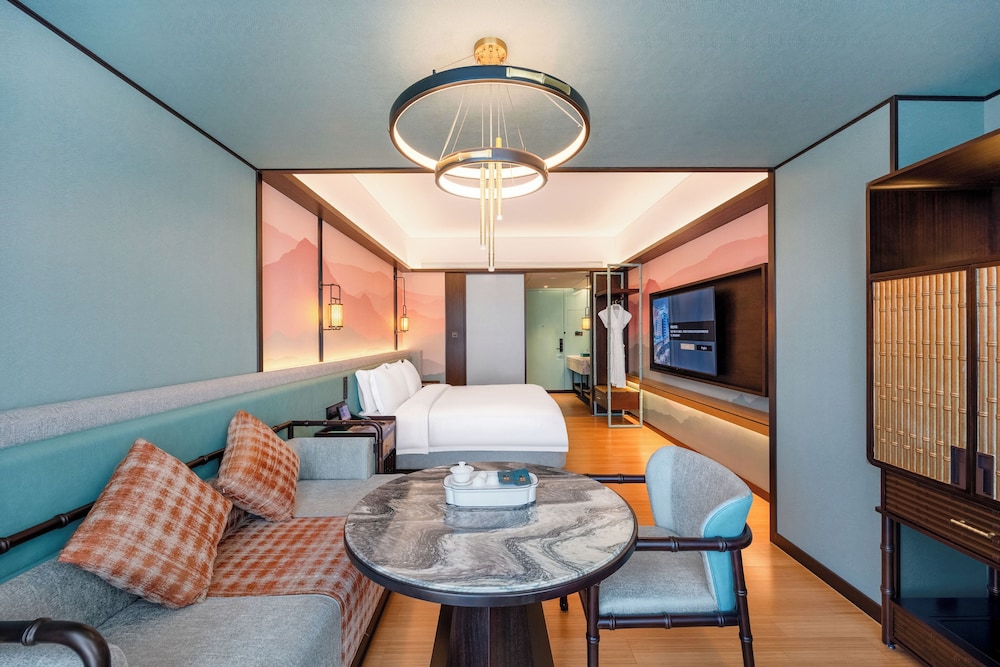 Signature Single Room, 1 Queen Bed, Non Smoking, City View photo 2