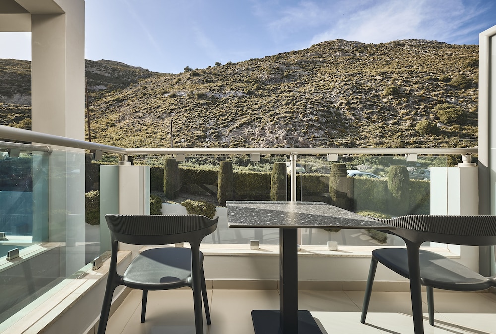 Standard Double or Twin Room, Land View - Photo 5