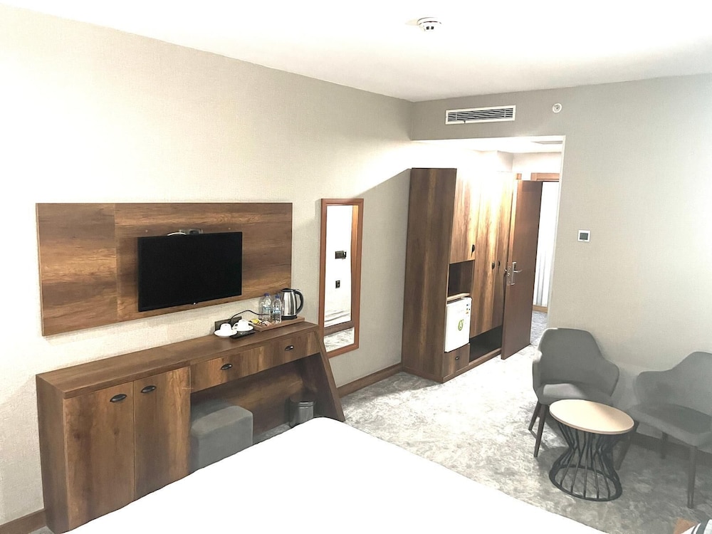 Economy Room (No Window) - Photo 2