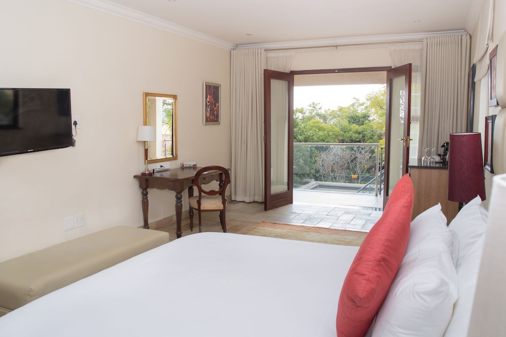 Standard Double Room, 1 King Bed, Pool View