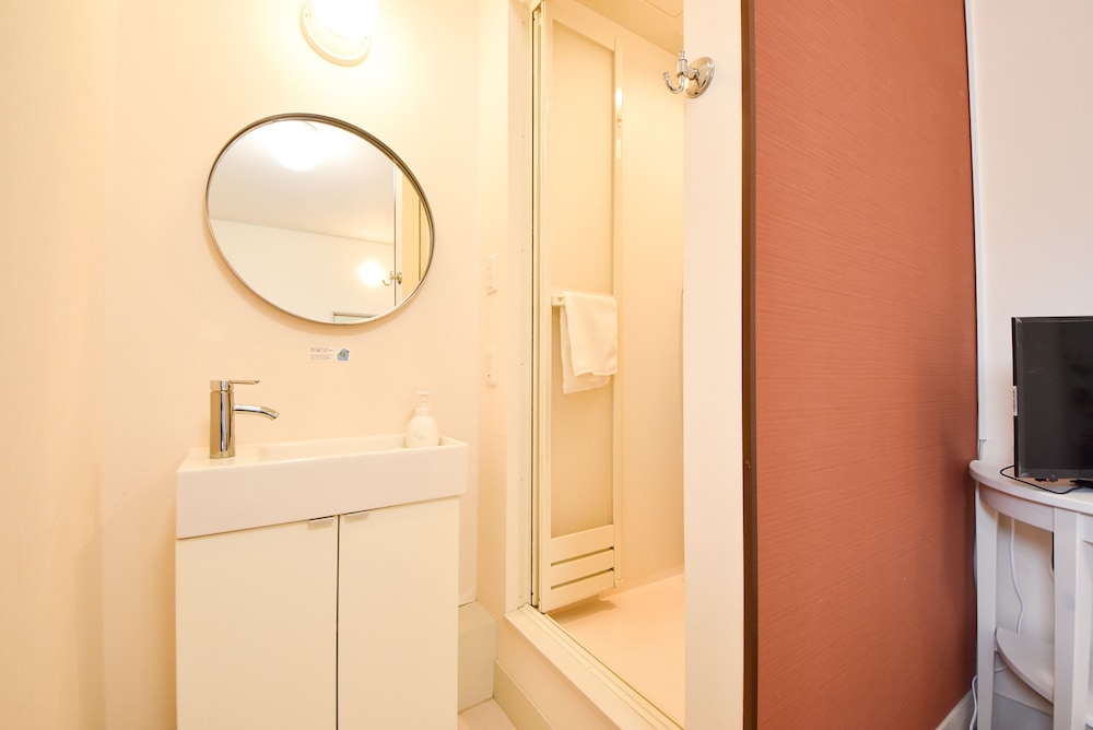 Basic Double Room, 1 Double Bed, Non Smoking, Mezzanine - Photo 2