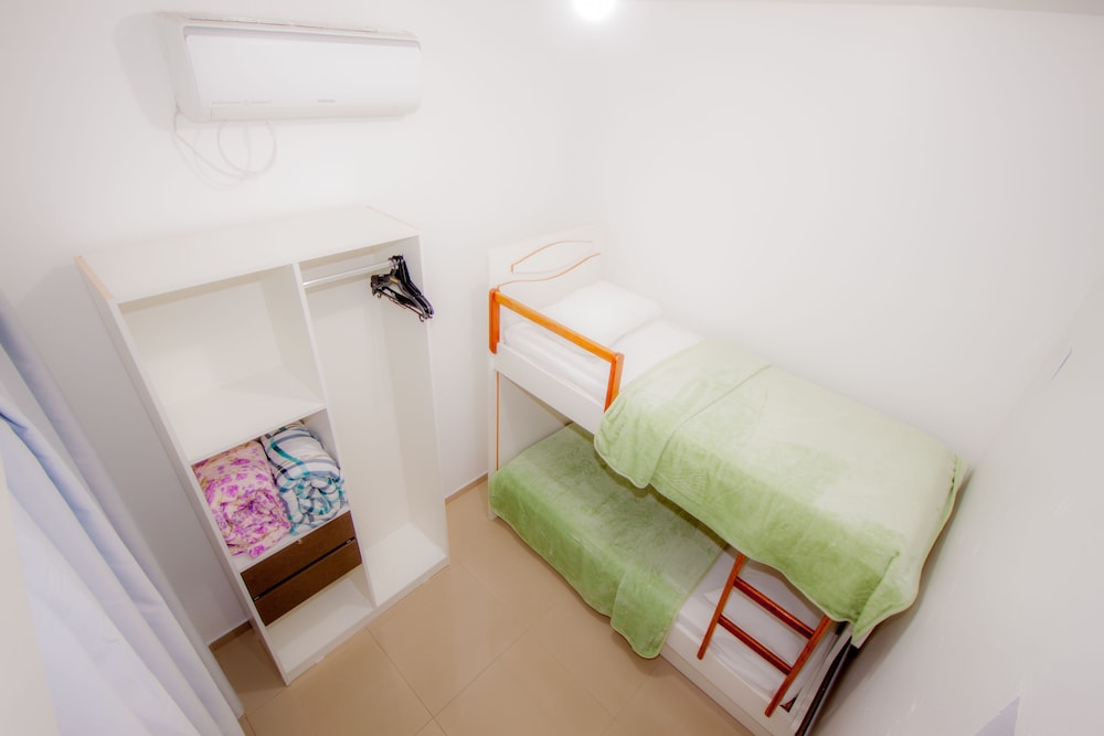 Economy Triple Room photo 3