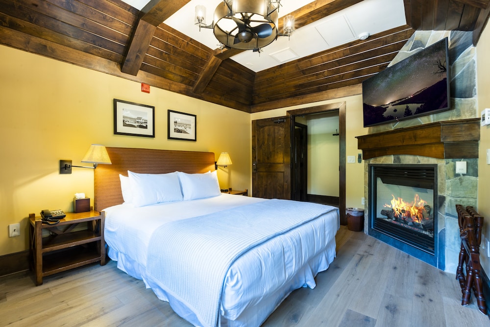 McKinney Suite, King Bed with Mountain View photo 1
