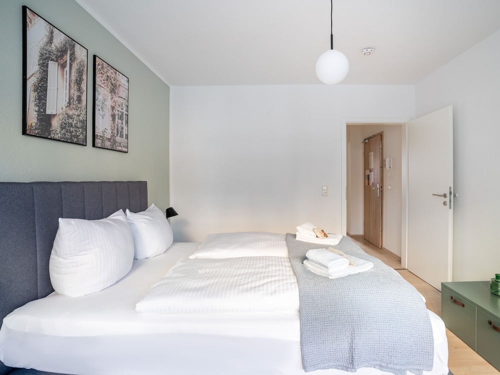 One-Bedroom Suite with sofa bed photo 2