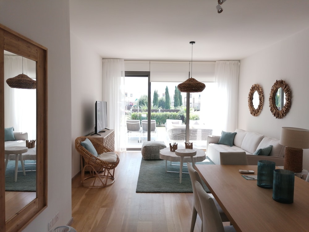 Luxury Apartment, 3 Bedrooms, Ground Floor