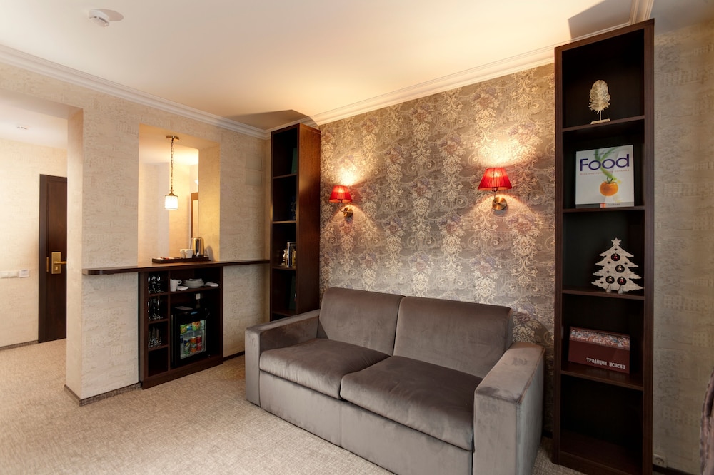 Deluxe Suite, 1 King Bed photo 2