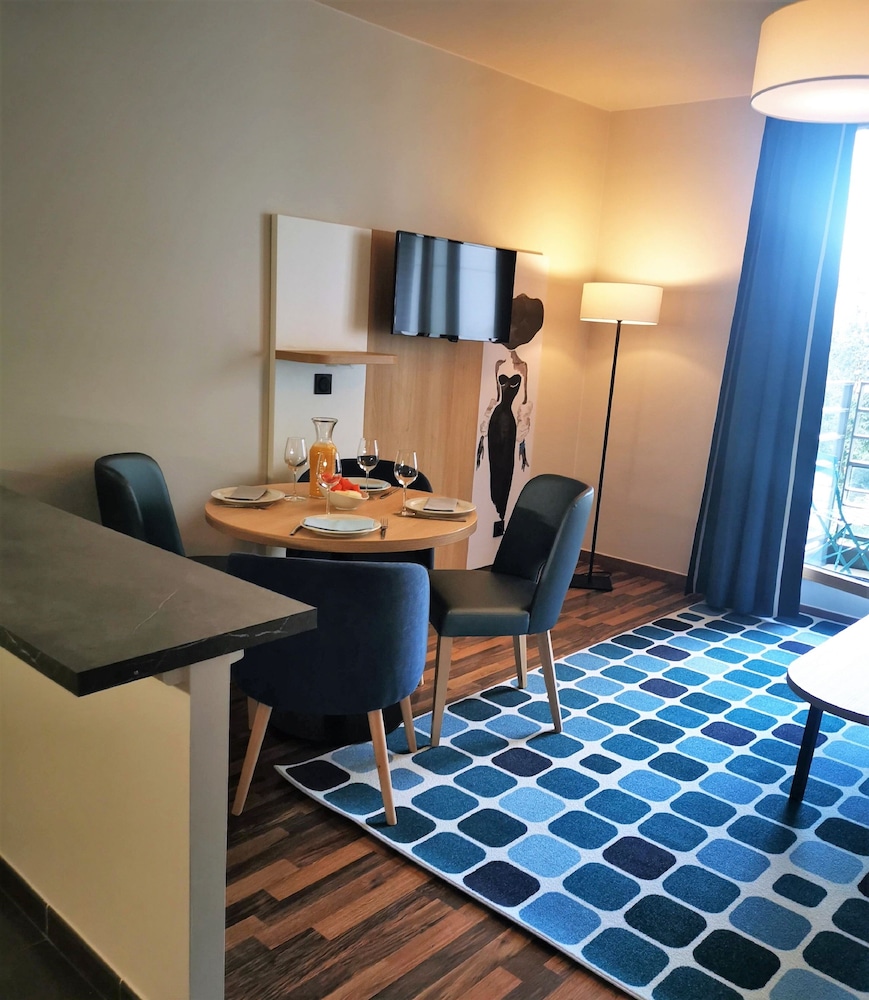 Condo, 3 Bedrooms - Photo 4