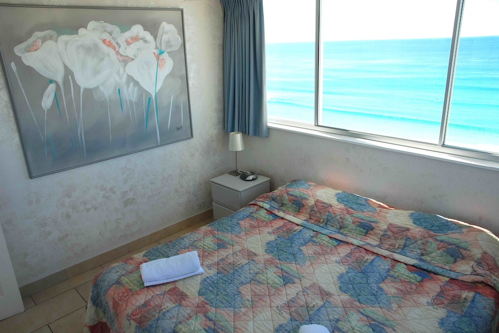 Superior 1 Bedroom Oceanfront or Balcony, Ocean View (Wifi 500mbs/day & 1 Car Park) photo 2