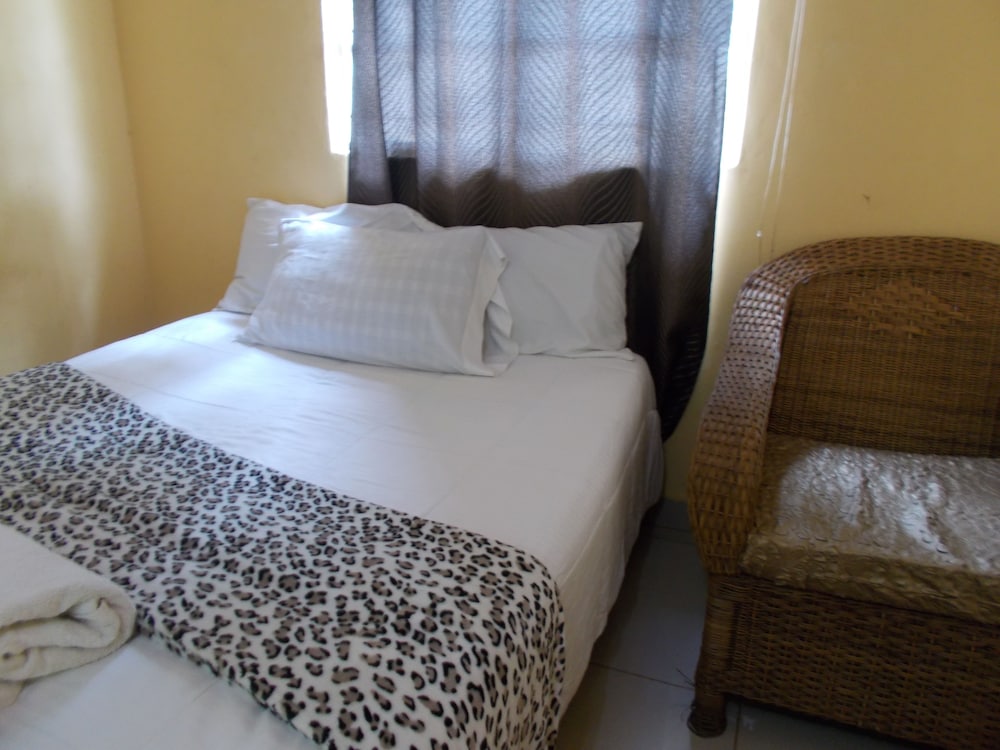 Economy Suite, Non Smoking, Garden View photo 3