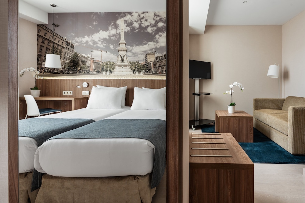 Double Room (with Sofa Bed) - Photo 1