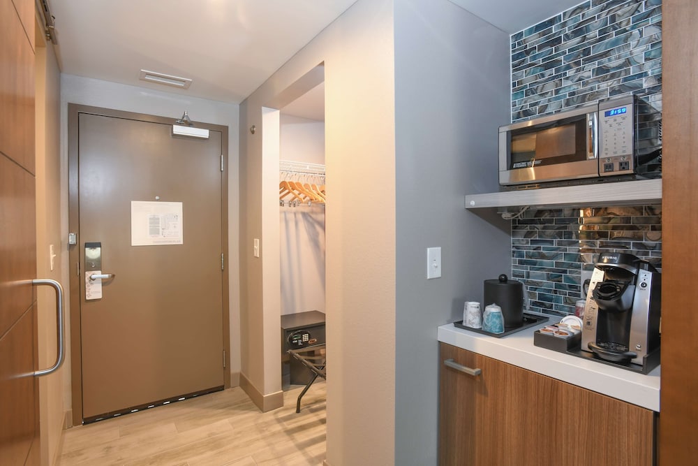 Room, 2 Queen Beds, Accessible (3x3 Shower) photo 3