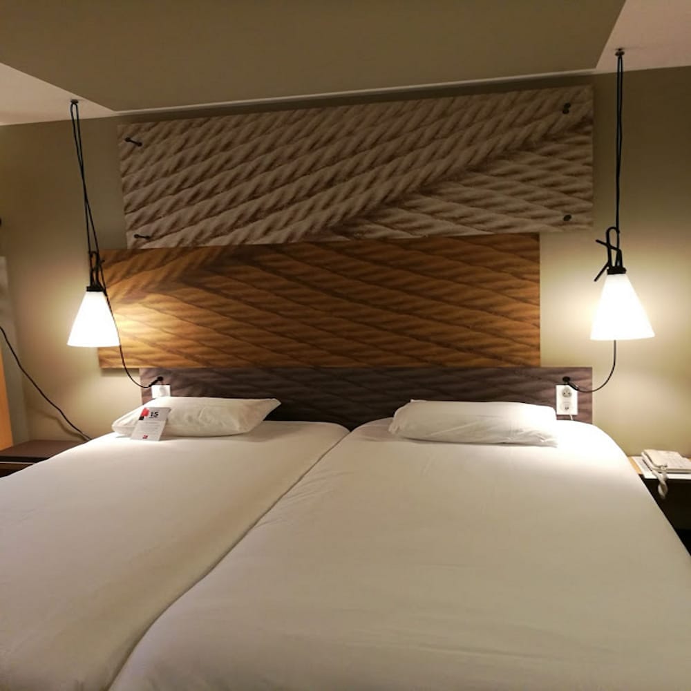Standard Room, 2 Twin Beds - Photo 10