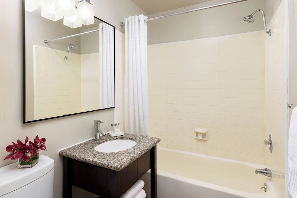 Room, 1 King Bed, Balcony, Oceanfront (Reef) - Photo 3