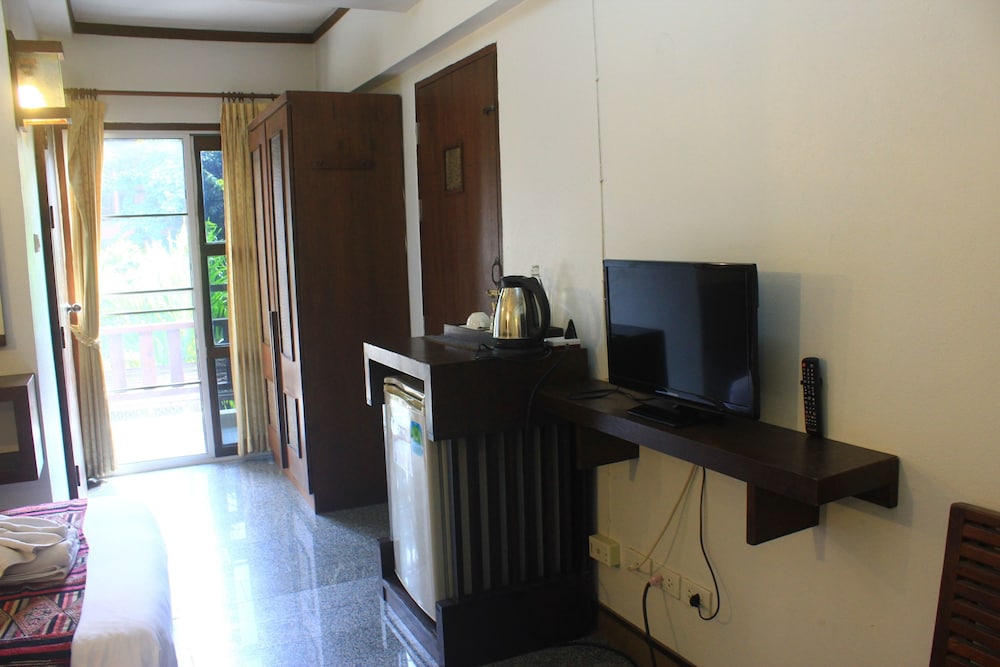 Standard Double Room (Shower) - Photo 10