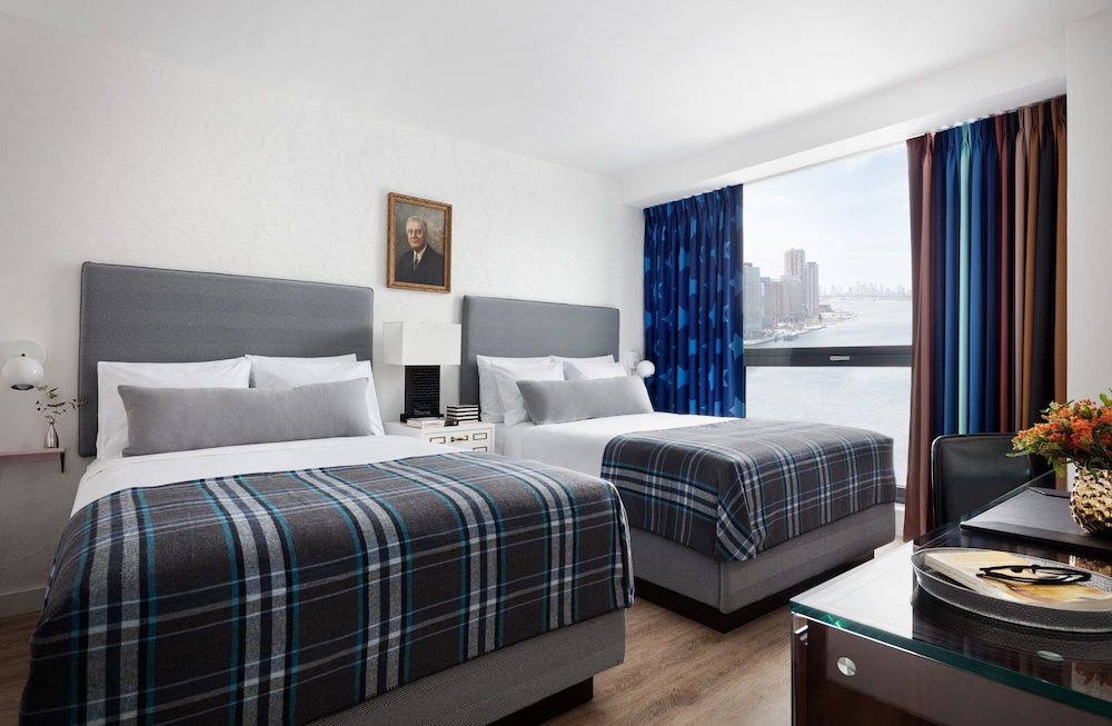 Room, 2 Queen Beds Skyline View, Accessible photo 3