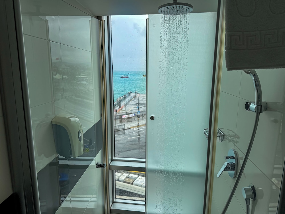 King Suite Sea View Room photo 3