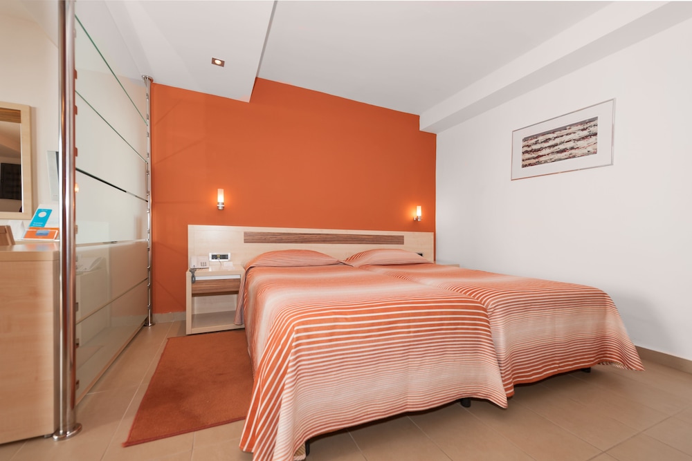Studio Apartment photo 2