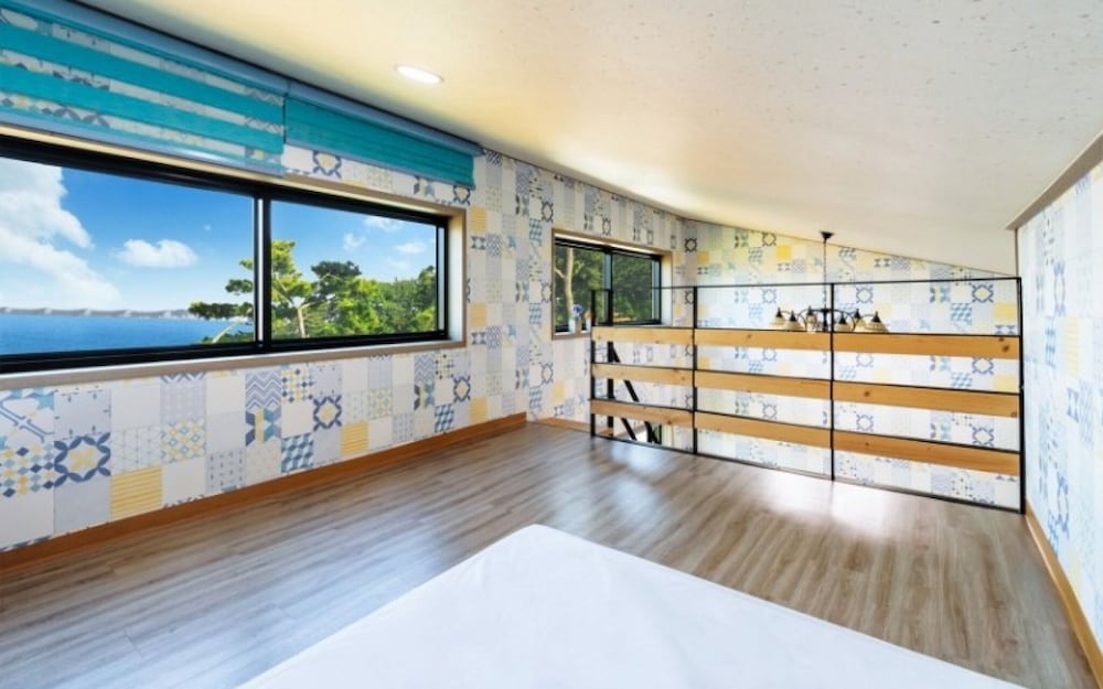 Room (Scenery Sound (2F))
