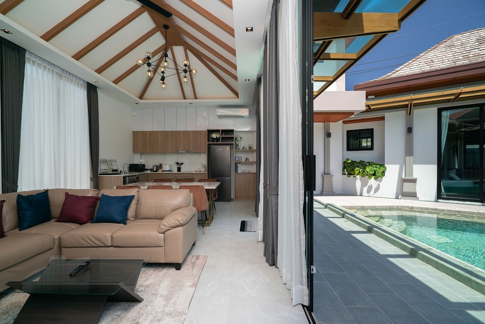5 Bedroom Deluxe Pool Villa - Photo 2
