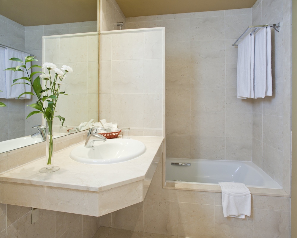 Double Room, Sea View - Photo 10