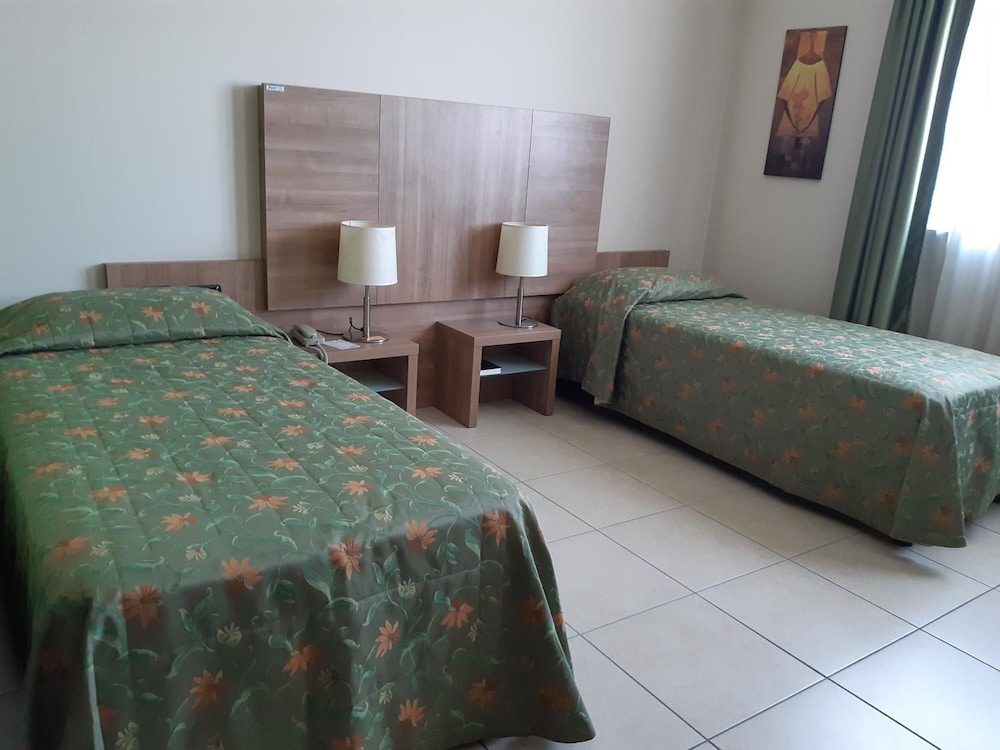 Double Room, 2 Twin Beds photo 2