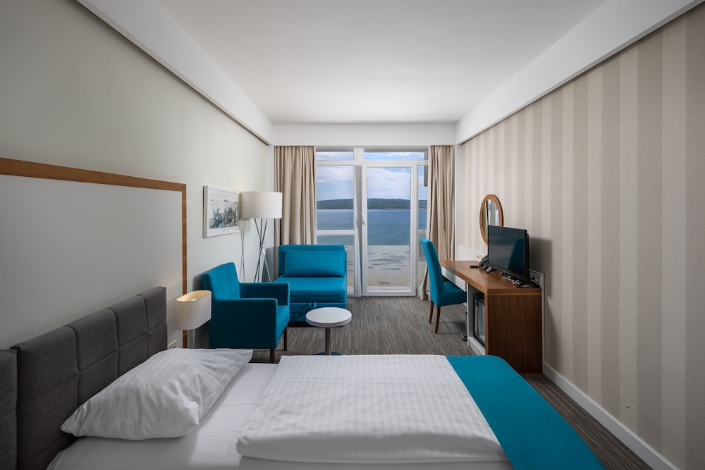 Standard twin room, Sea view, French balcony photo 3