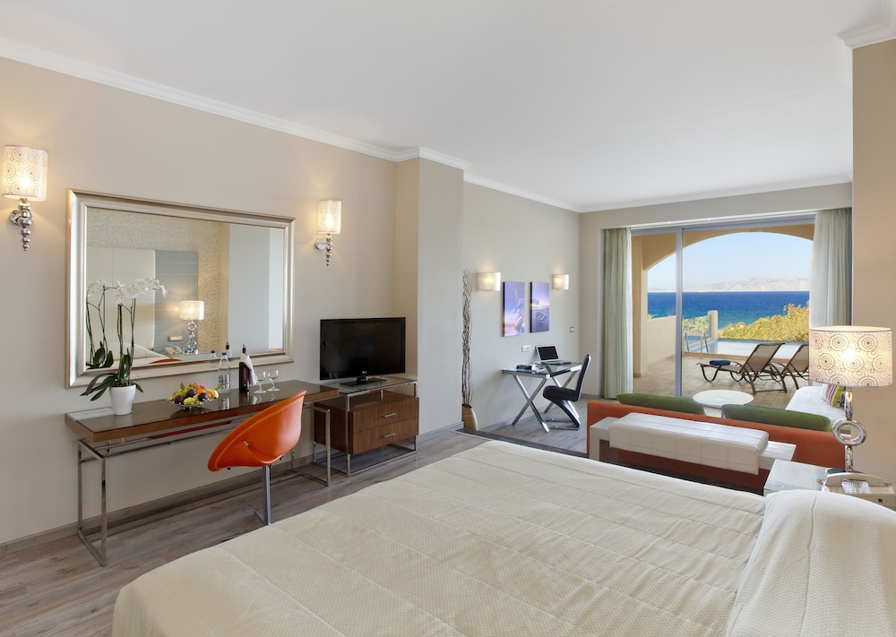 Junior Suite, Private Pool, Partial Sea View