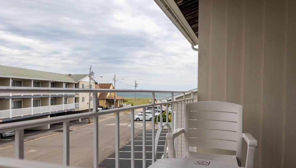 Deluxe Oceanview Two Doubles photo 3