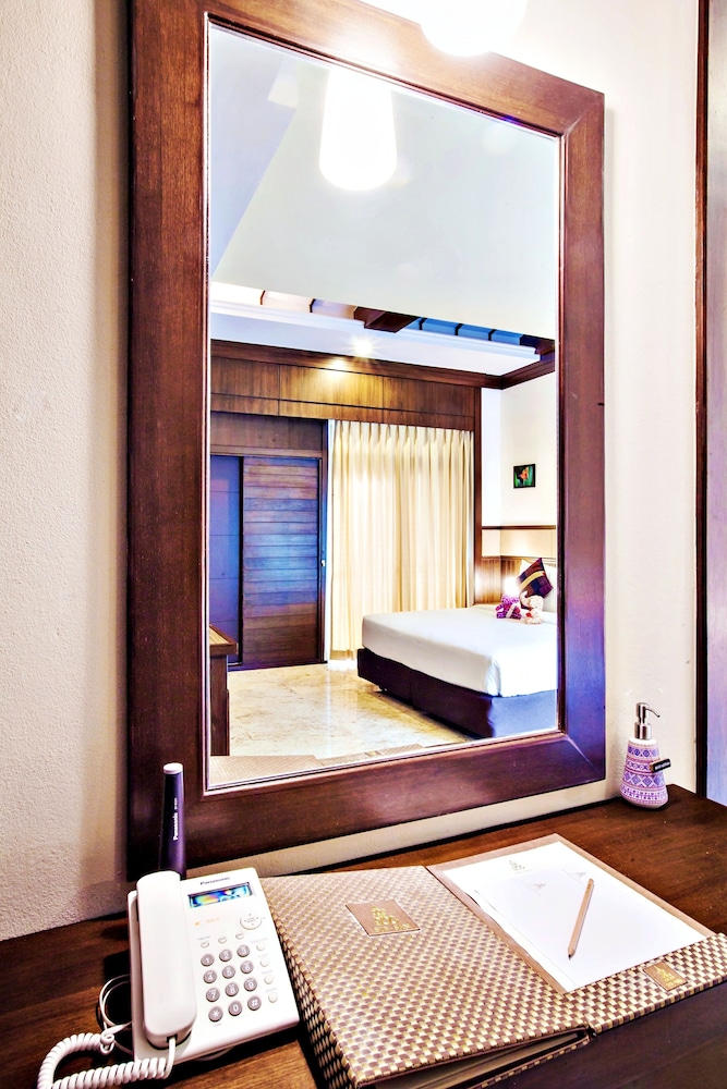 Family Pool Access Twin Beds photo 3