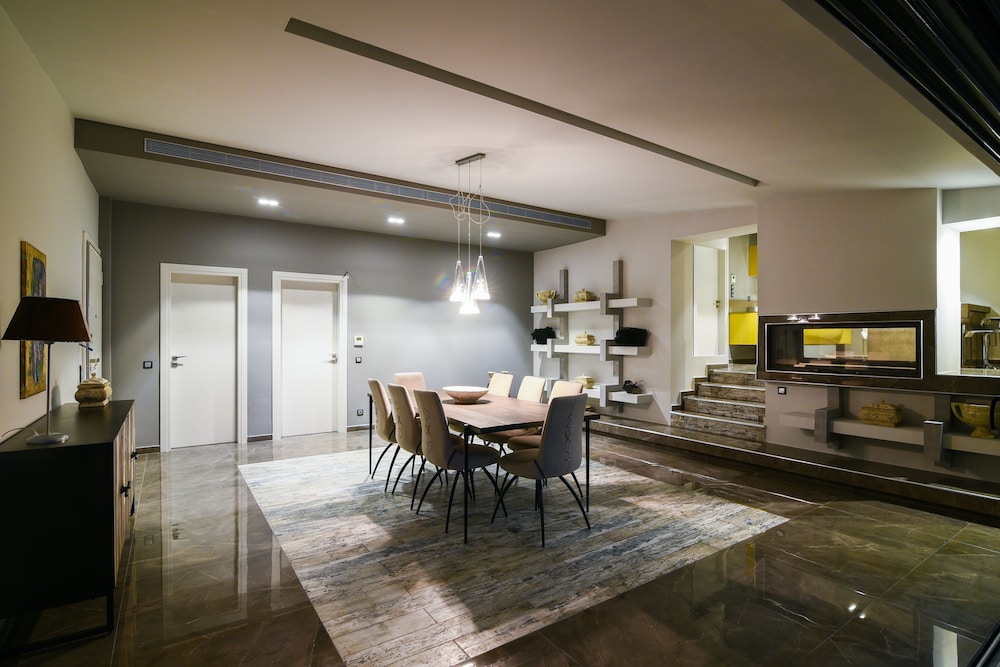 Villa photo 2