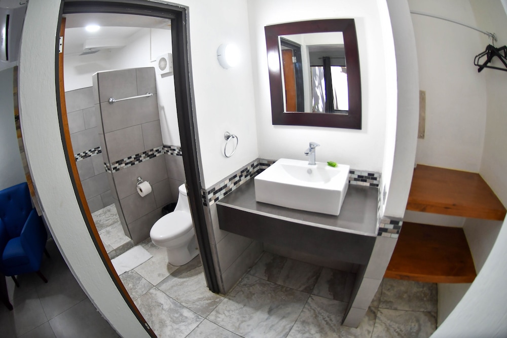 Basic Room, 1 Bedroom, Private Bathroom, Tower photo 3