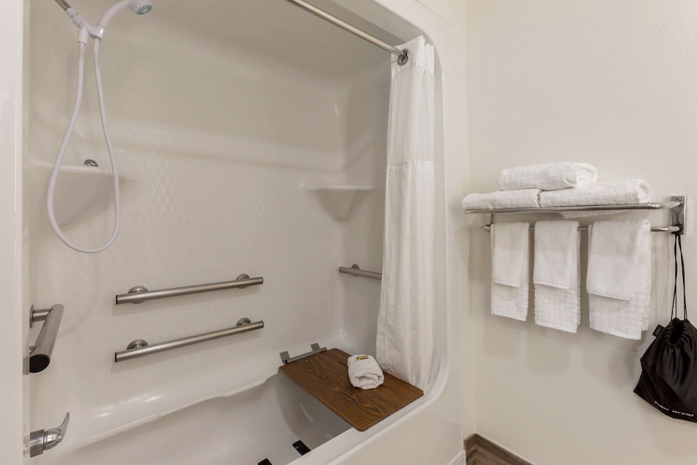 Standard Room, 1 Queen Bed, Accessible, Non Smoking - Photo 5