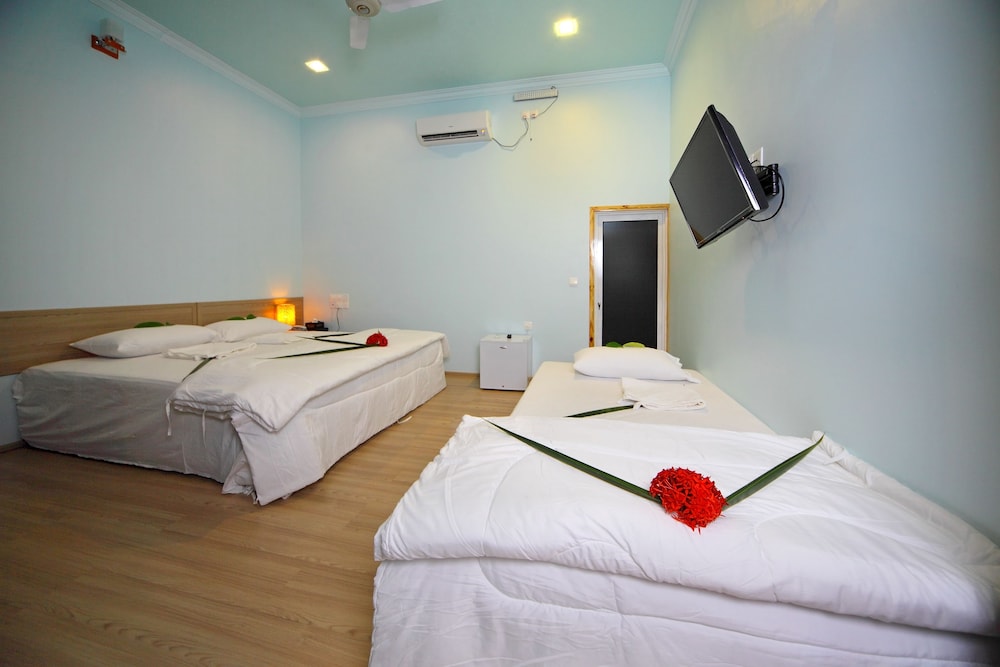 Deluxe Triple Room photo 2