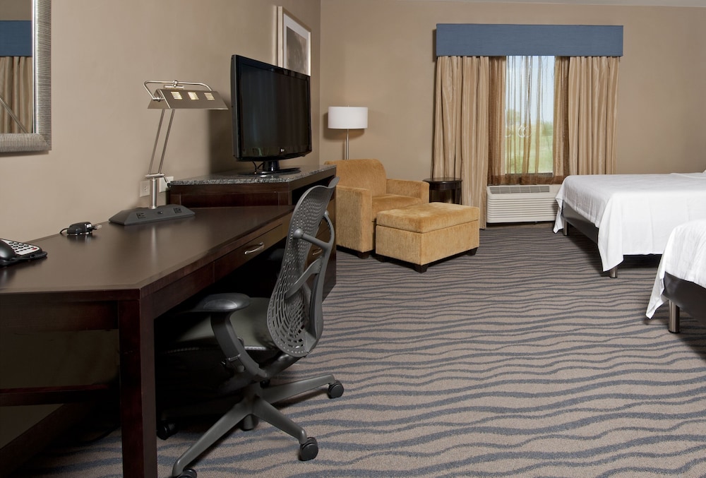 Junior Suite, 2 Queen Beds, Accessible (Roll-In Shower) - Photo 4
