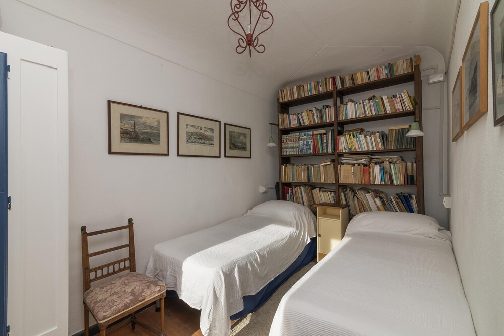 Family House, Multiple Bedrooms, 2 Bathrooms, Mountainside (Ca Veggia for nature lovers)