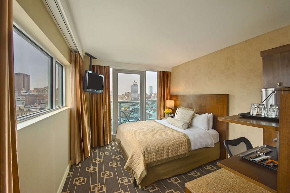 Suite, 1 Queen Bed, Non Smoking (6th Floor)