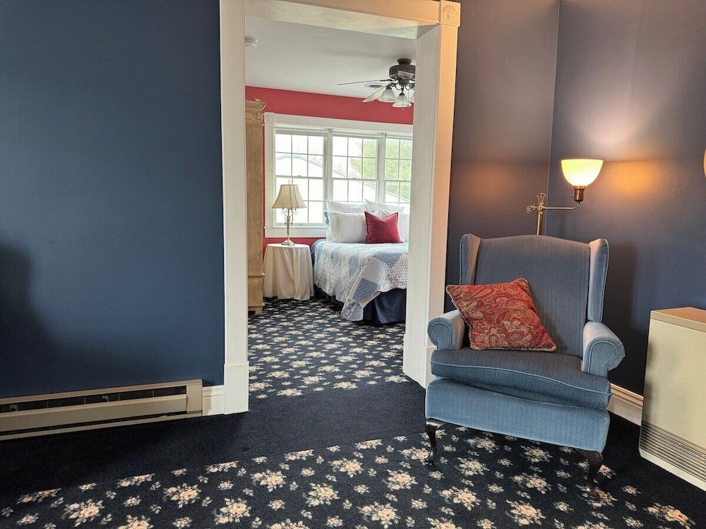 Family Suite, Multiple Beds, Non Smoking, Private Bathroom photo 2