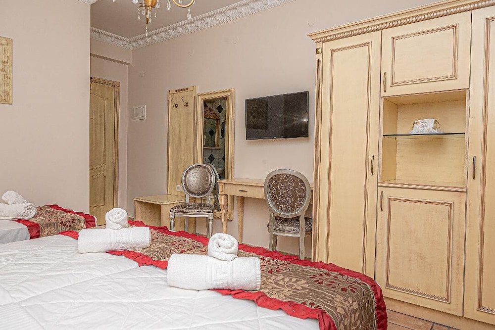Superior Triple Room photo 2
