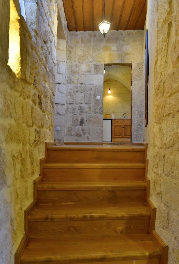 Hillside Stone House photo 3