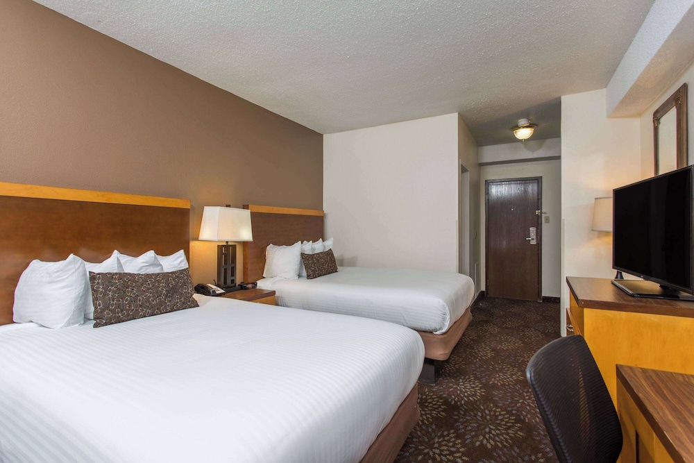 Room, 2 Double Beds, Non Smoking - Photo 3